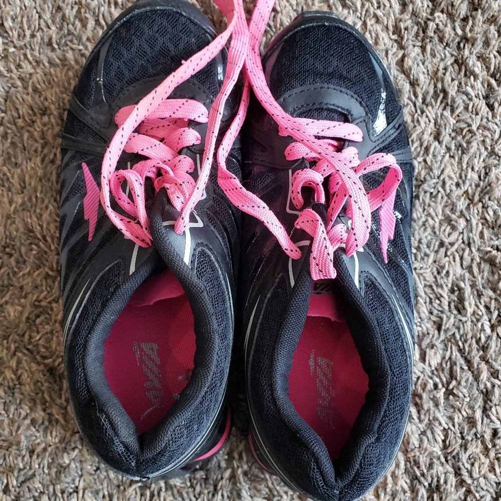 Avia youth or womens shoes size 6.5